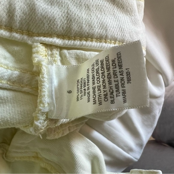 ANA cut off denim shorts size 6 HIGH-RISE
DENIM BOYFRIEND SHORT 5" INSEAM - Picture 10 of 10